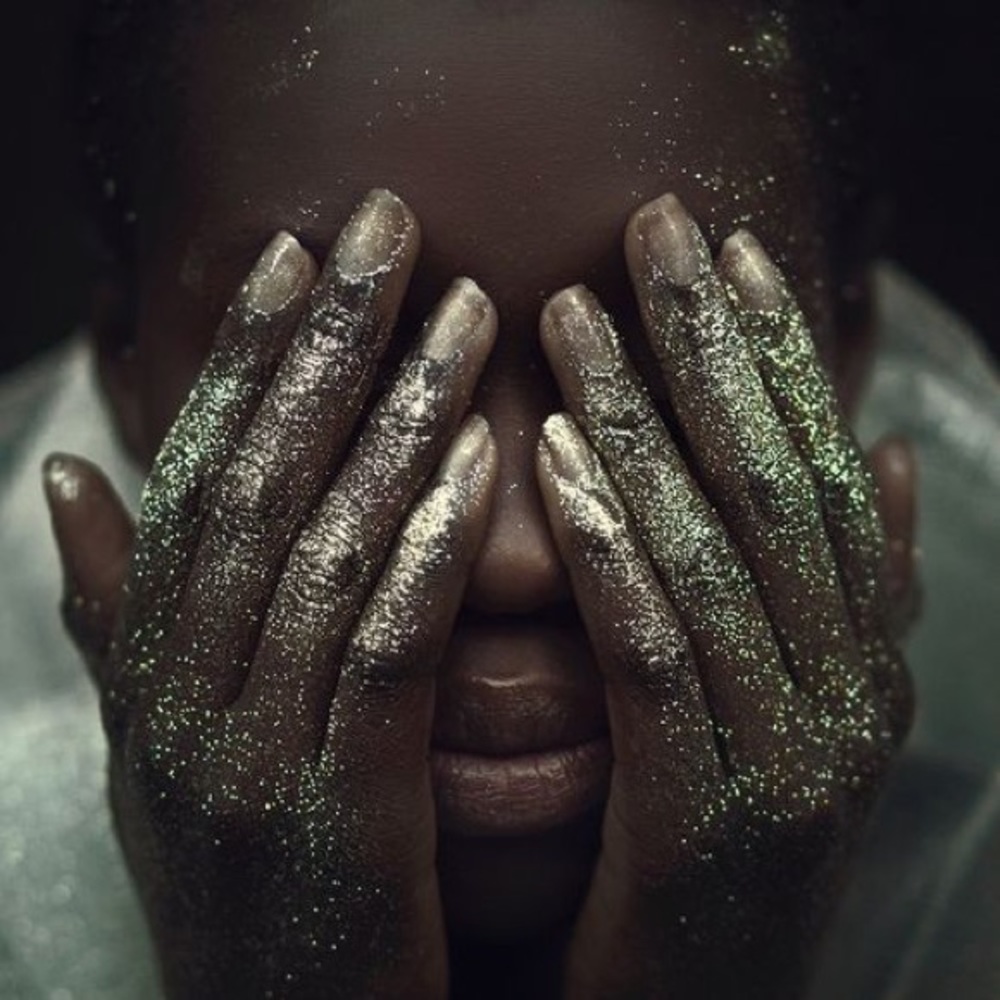 ••• a l l  t h i s  g l i t t e r •••